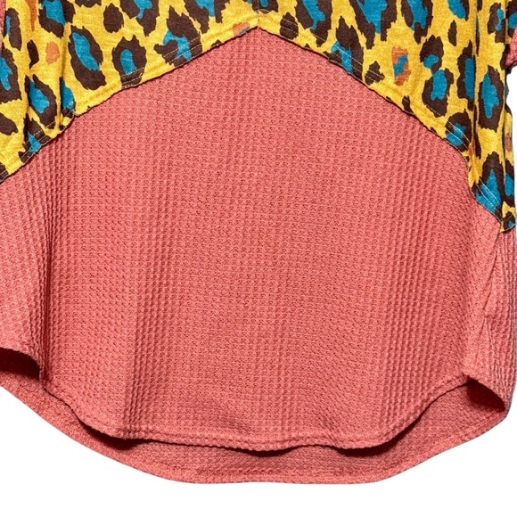 Umgee Animal Print Waffle Knit Mustard Mauve Short Sleeve Boho Casual Blouse - Picture 3 of 9